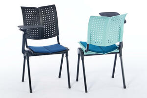 Verschiedenen Farben sind mit dem Schreibtablar erhältlich